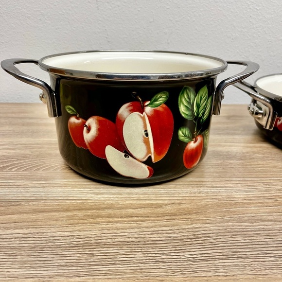 Vintage Ginny’s Enamel Pots and Pans With Apple Theme Lot of 3 - Picture 2 of 14